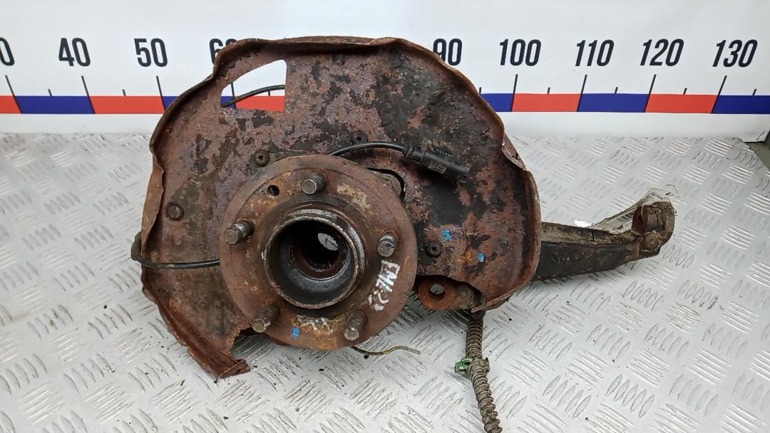 ступица передняя левая Land Rover Discovery 3 поколение 2006, 2.7 л., TD V6, дизель, АКПП, внедорожник 5 дв. - фото №1