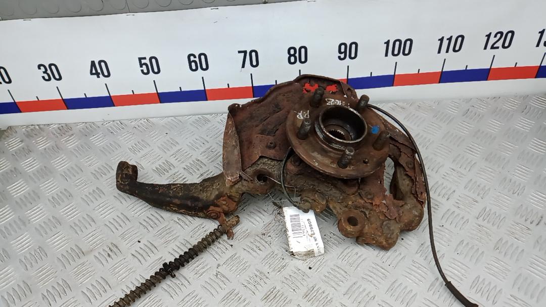 ступица передняя правая Land Rover Discovery 3 поколение 2006, 2.7 л., TD V6, дизель, АКПП, внедорожник 5 дв. - фото №1