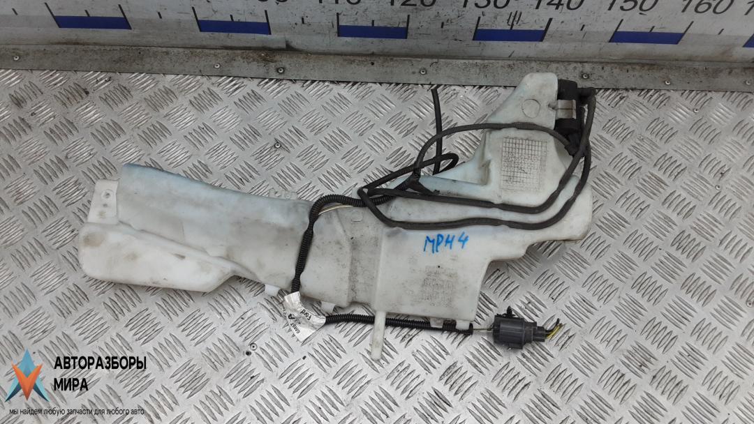 бачок омывателя Ford Kuga 1 поколение 2010, 2.0 л., дизель, МКПП, внедорожник 5 дв. - фото №1