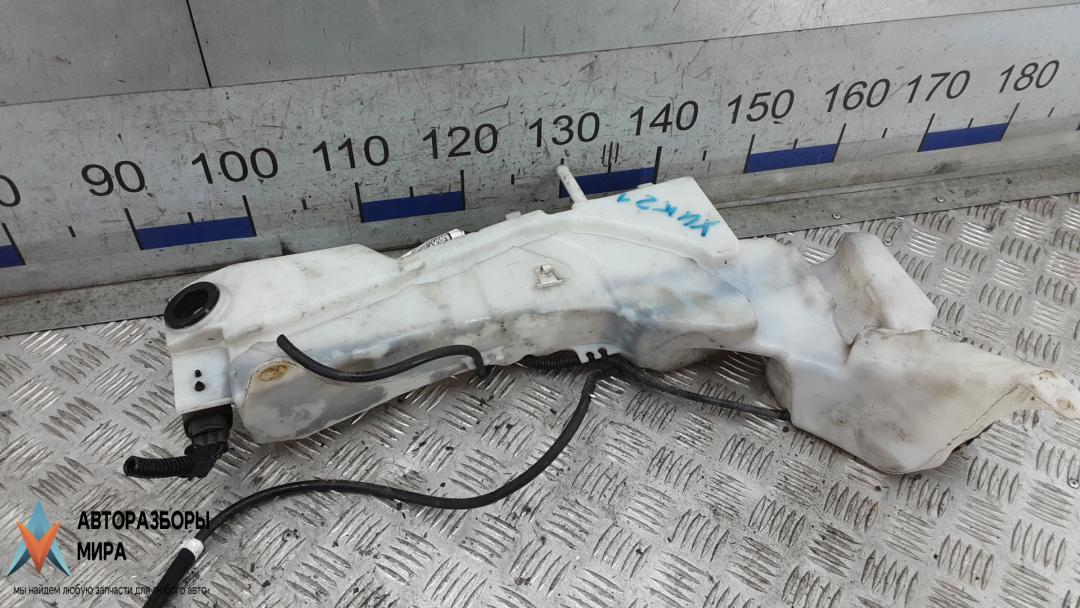 бачок омывателя Ford Kuga 1 поколение 2008, 2.0 л., TDCi 4x4, дизель, МКПП, внедорожник 5 дв. - фото №1