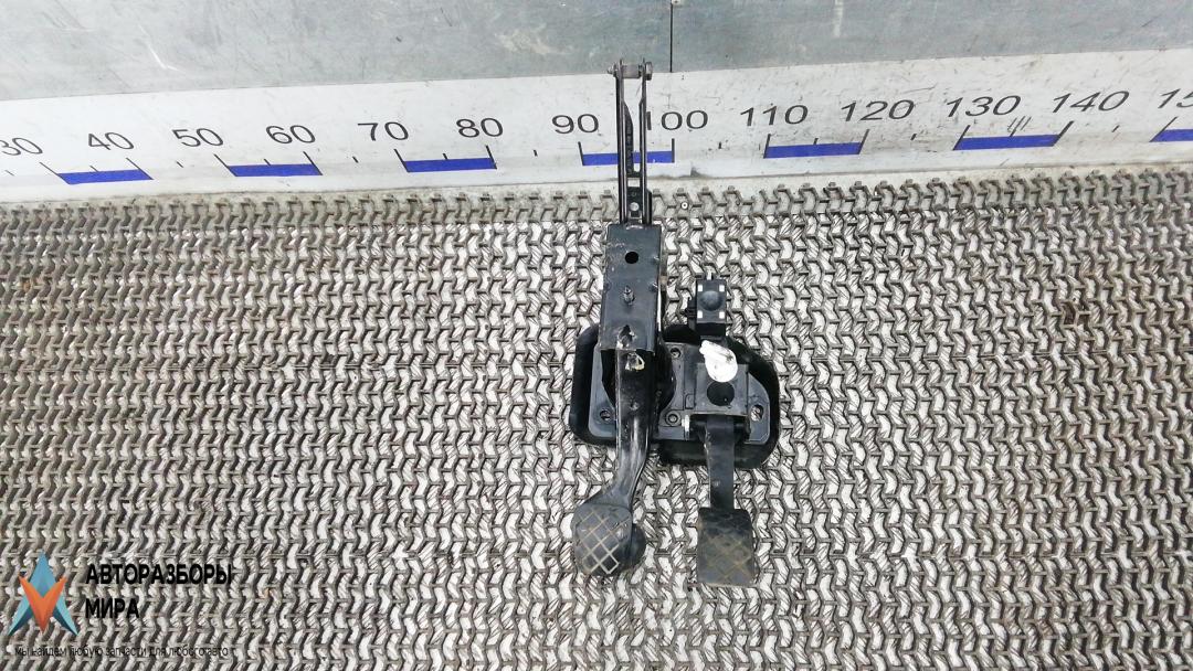 узел педальный (блок педалей) Skoda Octavia 1 поколение (A4) 1999, 1.6 л., бензин, МКПП, хетчбэк 5 дв. - фото №1