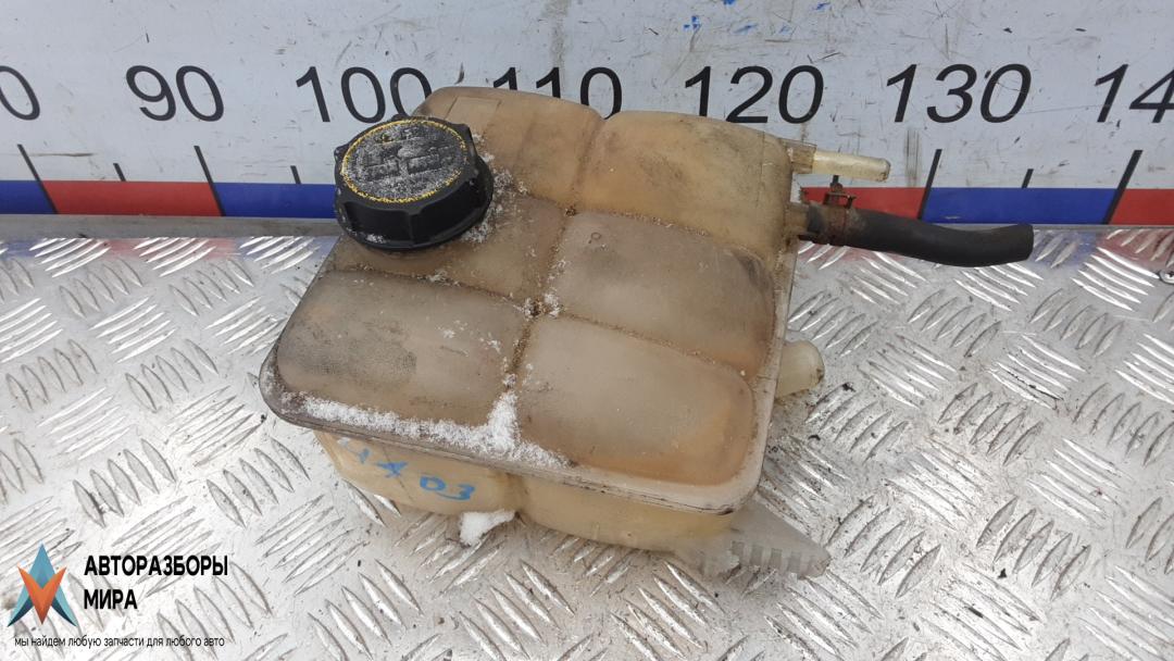 бачок расширительный Ford Kuga 1 поколение 2009, 2.0 л., дизель, МКПП, внедорожник 5 дв. - фото №1