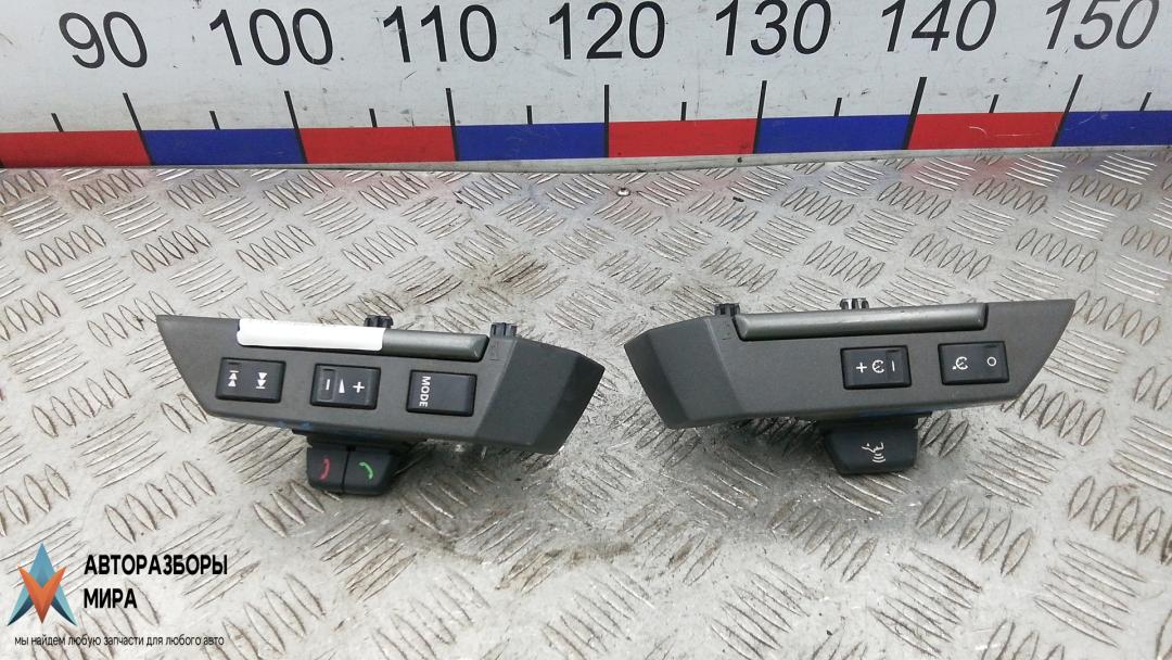 кнопки управления на руле Land Rover Range Rover 3 поколение 2004, 3.0 л., TD6, дизель, АКПП, внедорожник 5 дв. - фото №1