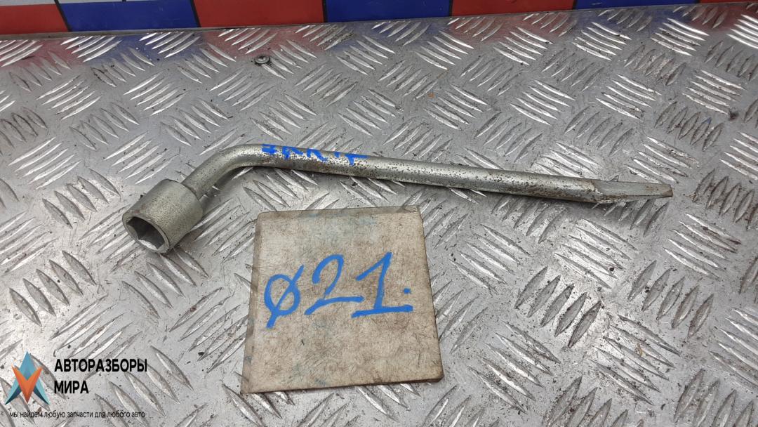 ключ колесный (балонный) Toyota COROLLA VERSO 2008, 1.8 л., бензин, МКПП, минивэн - фото №1