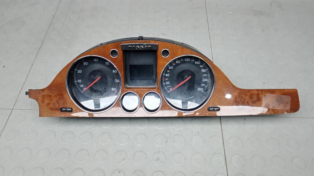 приборная панель Volkswagen Passat B6 2006, 1.6 л., бензин, МКПП, седан, 3C0920860G - фото №1