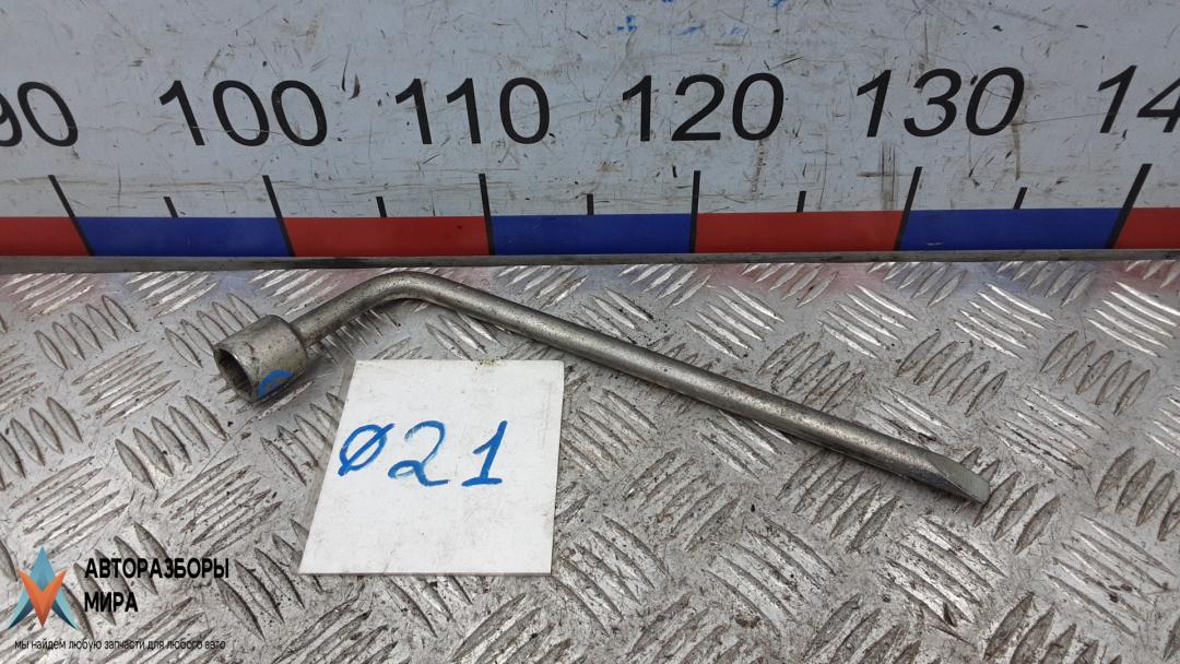 ключ колесный (балонный) Toyota RAV4 3 поколение (XA30) 2007, 2.2 л., дизель, МКПП, внедорожник 5 дв. - фото №1