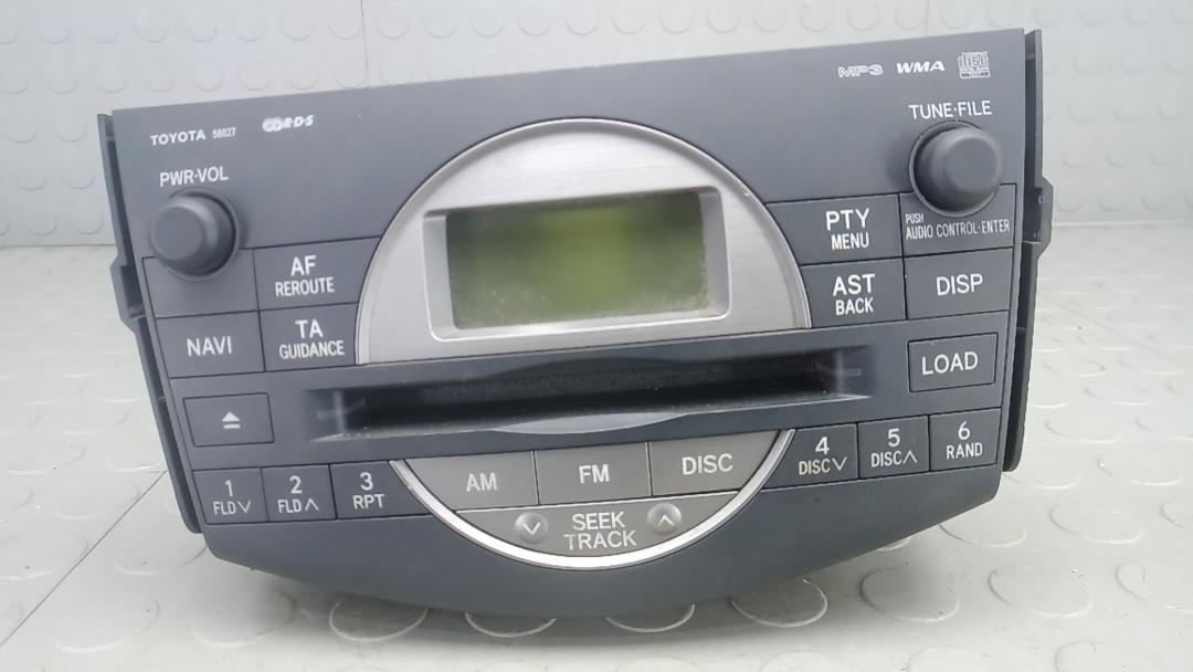 магнитола Toyota RAV4 3 поколение (XA30) 2006, 2.2 л., дизель, МКПП, внедорожник 5 дв., 8612042220 - фото №1