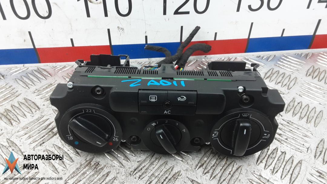 блок управления печки / климат-контроля Volkswagen Tiguan 1 поколение 2008, 2.0 л., дизель, МКПП, внедорожник 5 дв., 1K0820047JD - фото №1