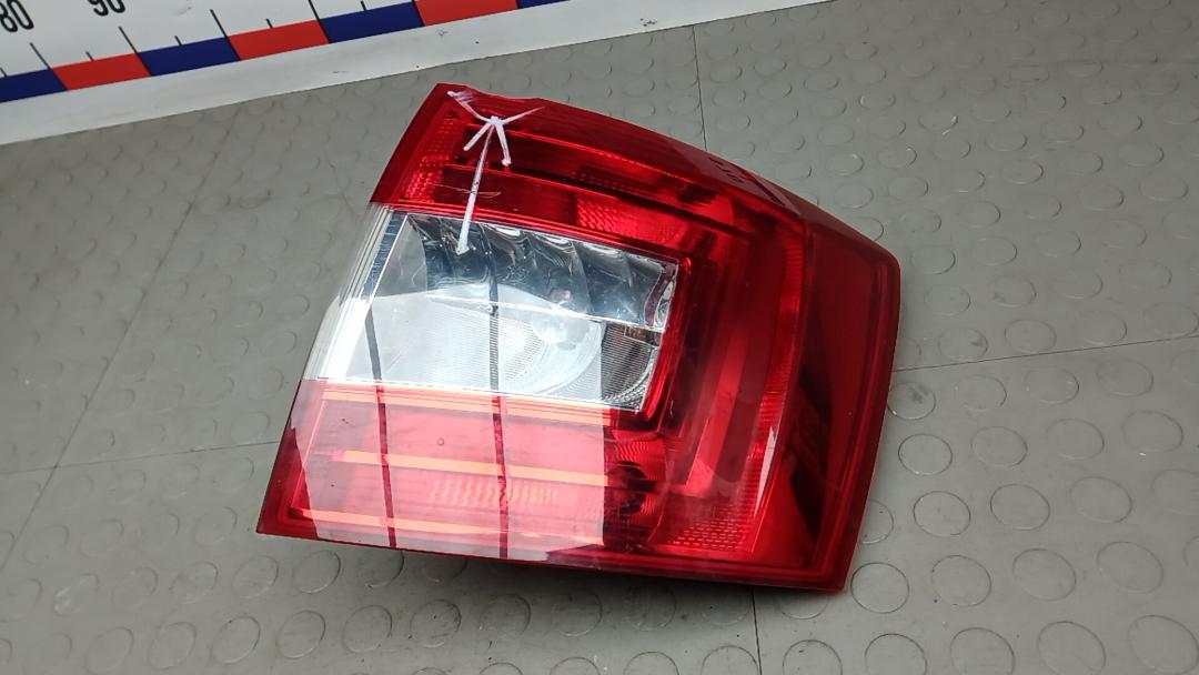 фонарь задний правый Skoda Octavia 3 поколение (A7) 2014, 1.6 л., дизель, МКПП, универсал, 5E9945112 - фото №1