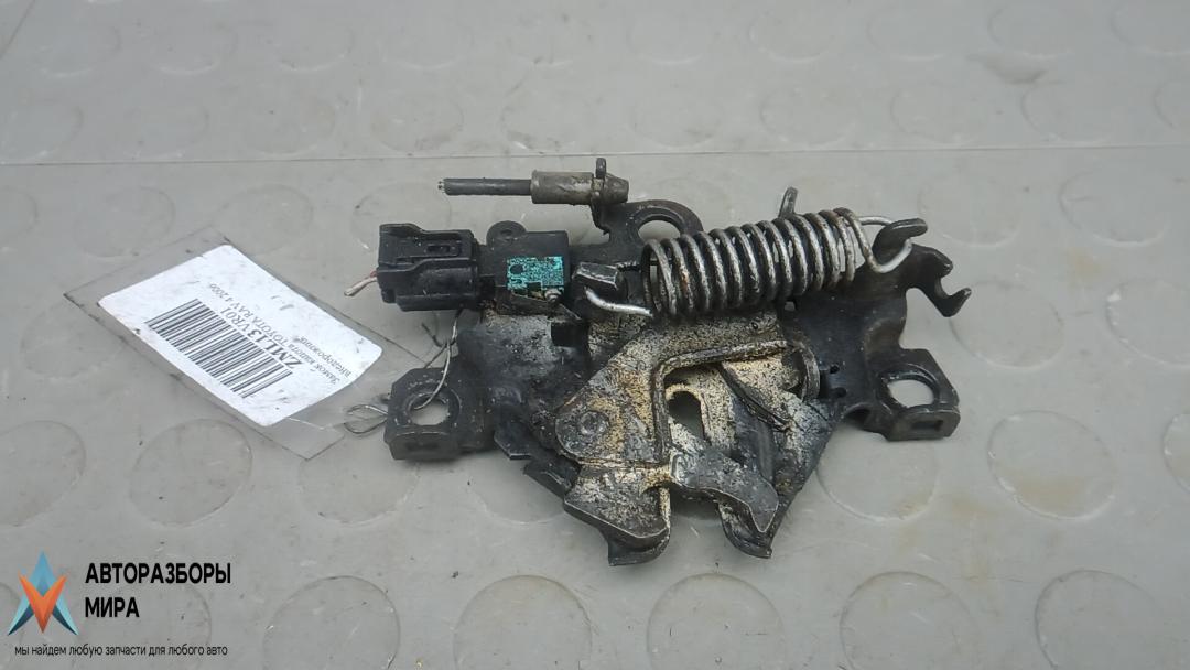 замок капота Toyota RAV4 3 поколение (XA30) 2006, 2.2 л., дизель, МКПП, внедорожник 5 дв. - фото №1