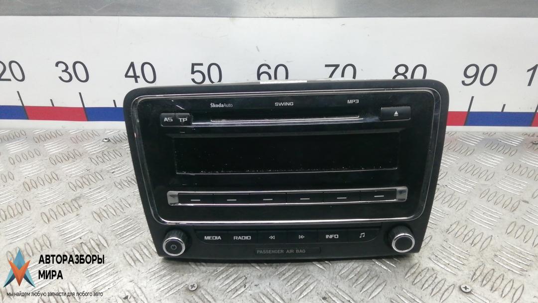 магнитола Skoda Superb 2 поколение 2010, 1.9 л., D TDI PD, дизель, МКПП, хетчбэк 5 дв., 3T0035161 - фото №1