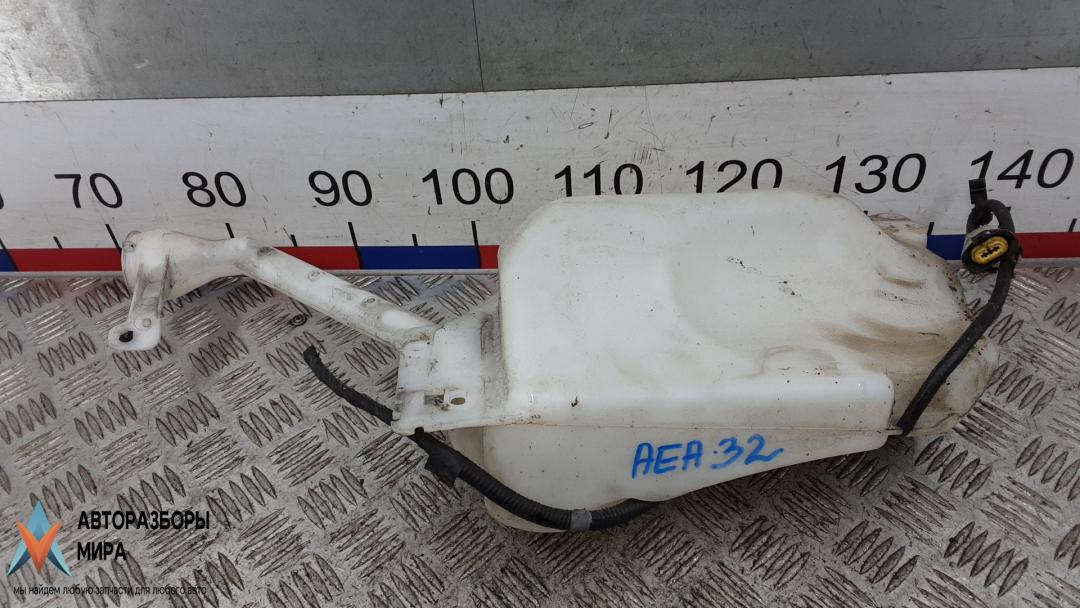 бачок омывателя Nissan Qashqai 1 поколение 2008, 1.6 л., бензин, МКПП, внедорожник 5 дв. - фото №1