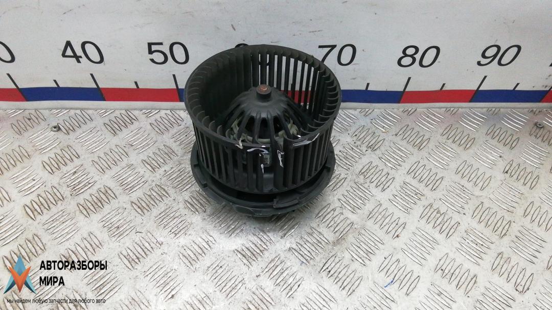 моторчик печки Renault Clio 3 поколение 2007, 1.5 л., дизель, МКПП, хетчбэк 5 дв. - фото №1