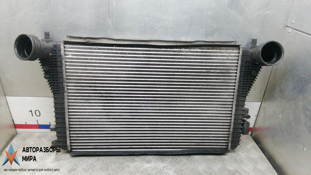 радиатор интеркулера Volkswagen Touran 1 поколение 2003, 1.9 л., дизель, МКПП, минивэн - фото №1