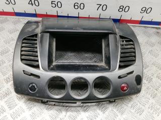 консоль салона (центральная часть) Mitsubishi L200 4 поколение 2007, 2.5 л., дизель, МКПП, внедорожник 5 дв., MN123716XA, MN123715XA, MN179800HA, MN179269XA