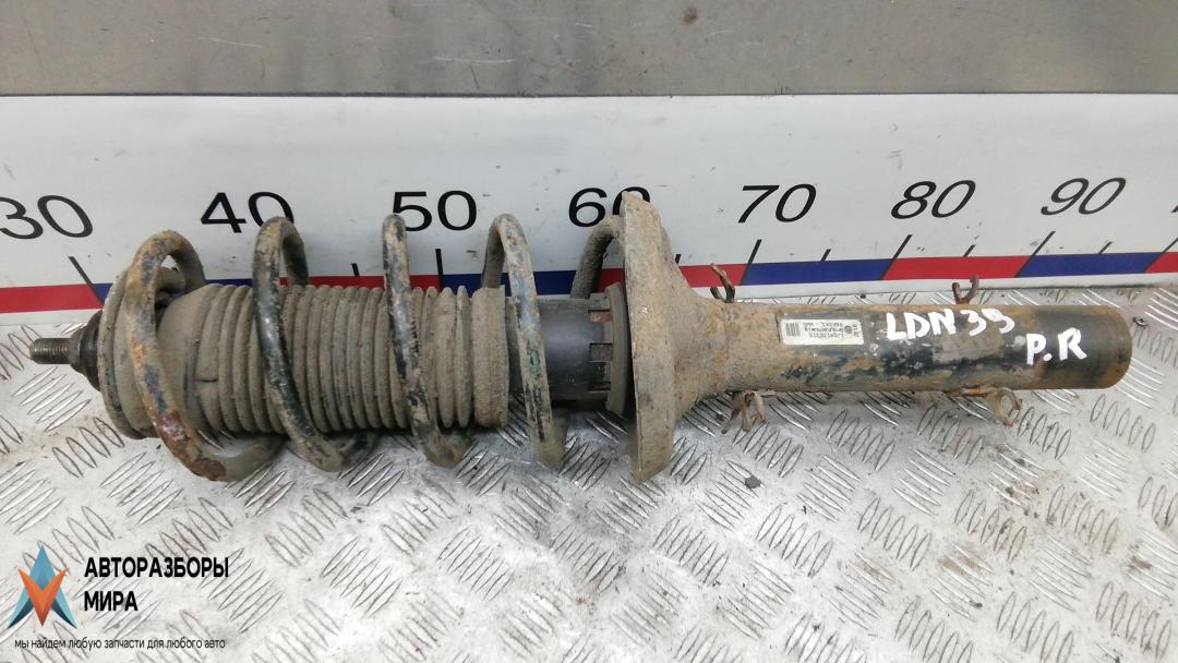 Стойка Volkswagen Bora 1 поколение 2002, 1.4 л., бензин, МКПП, седан, 1J0413031S - фото №1