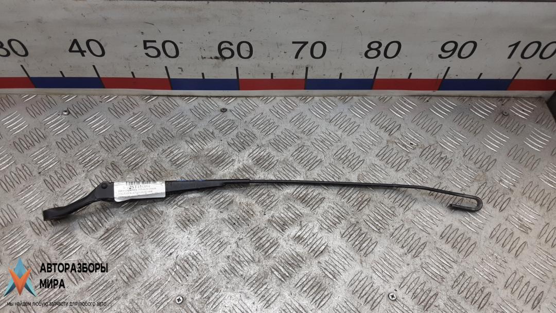 щеткодержатель (поводок стеклоочистителя, дворник) Volkswagen Passat B5 1998, 2.8 л., бензин, МКПП, универсал - фото №1