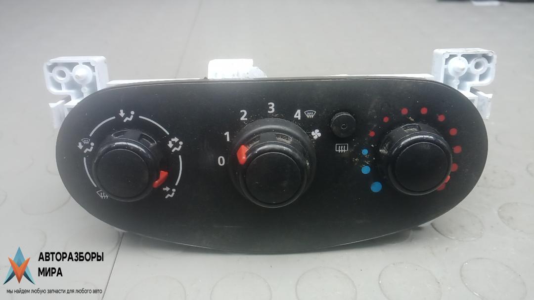 блок управления печки / климат-контроля Dacia Sandero 2 поколение 2015, 0.9 л., бензин, МКПП, хетчбэк 5 дв. - фото №1