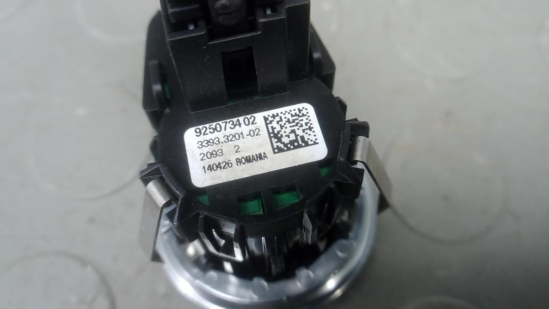 кнопка запуска двигателя BMW 3 серия F30/F31/F34 2012, 2.0 л., 320d, дизель, МКПП, седан, 925073402 - фото №1