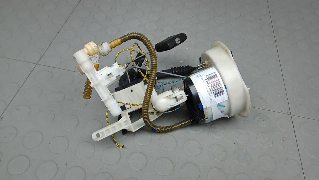 датчик уровня топлива BMW 3 серия E90/E91/E92/E93 2006, 2.0 л., 320i, бензин, МКПП, седан - фото №1