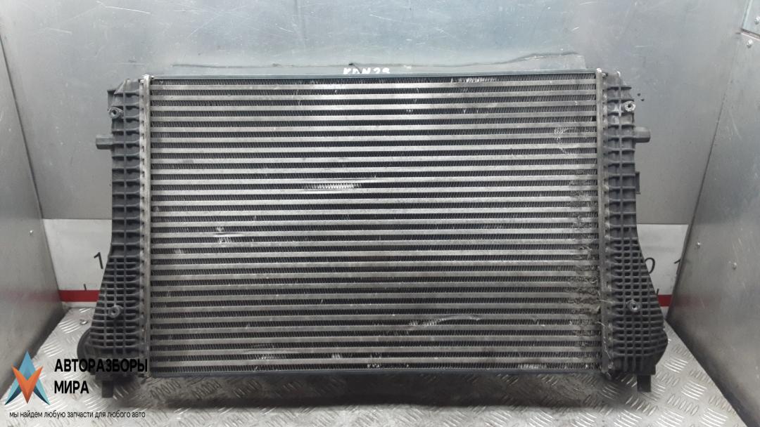 радиатор интеркулера Volkswagen Passat CC 1 поколение 2008, 2.0 л., дизель, МКПП, седан - фото №1