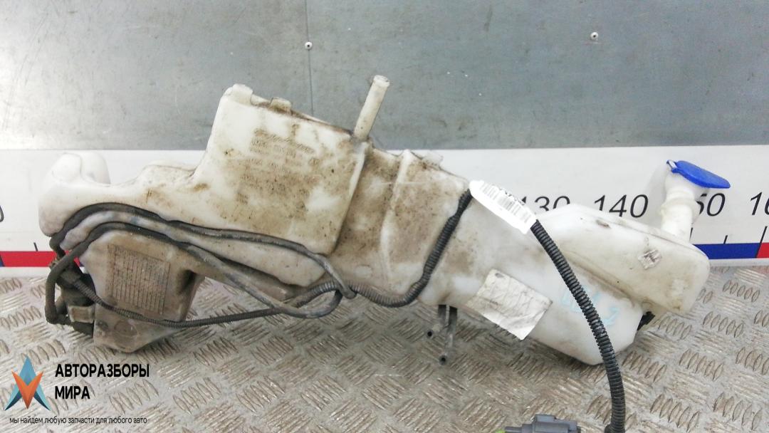 бачок омывателя Ford Kuga 1 поколение 2010, 2.0 л., TDCi 4x4, дизель, МКПП, внедорожник 5 дв. - фото №1