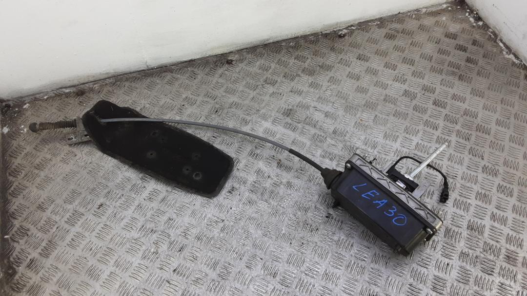 кулиса Volkswagen Phaeton 1 поколение 2006, 3.0 л., дизель, АКПП, седан, 3D0713023T, 3D2713141A - фото №1