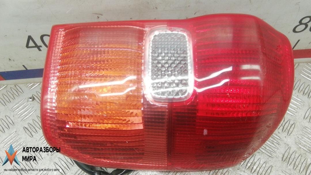 фонарь задний правый Toyota RAV4 2 поколение (XA20) 2000, 2.0 л., бензин, МКПП, внедорожник 5 дв. - фото №1