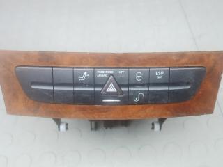 кнопка аварийной сигнализации Mercedes-Benz E-Класс W211/S211 2003, 2.2 л., D E220 CDI, дизель, АКПП, седан