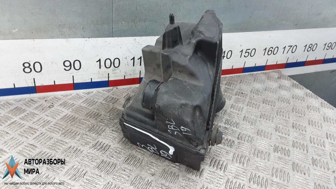 корпус воздушного фильтра Renault Megane 2 поколение 2004, 2.0 л., бензин, МКПП, хетчбэк 5 дв. - фото №1