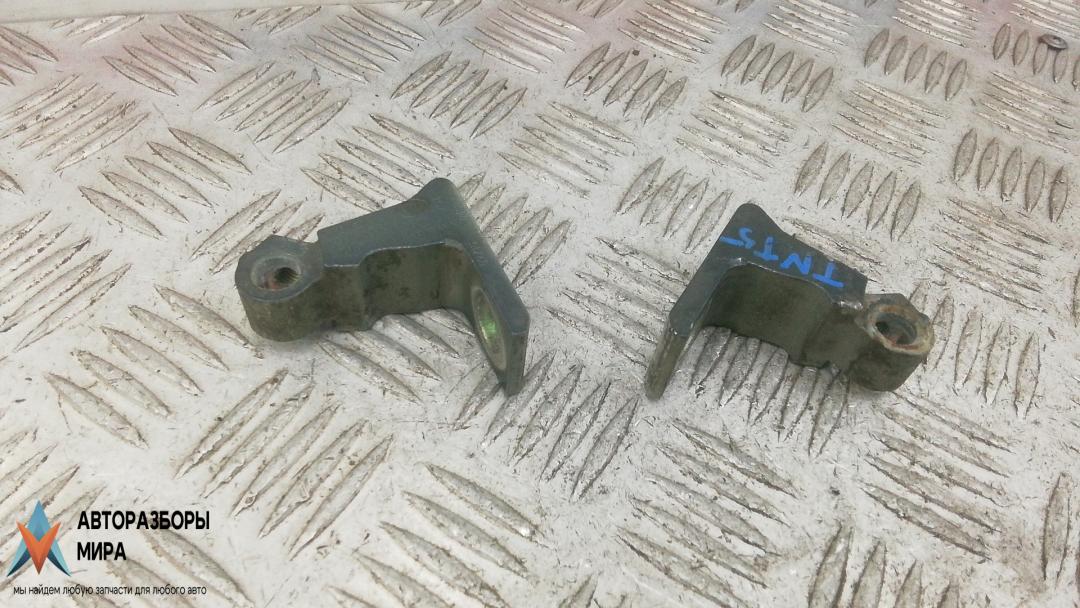 петля двери Skoda Octavia 3 поколение (A7) 2015, 1.6 л., дизель, МКПП, хетчбэк 5 дв., 5E0823302 - фото №1