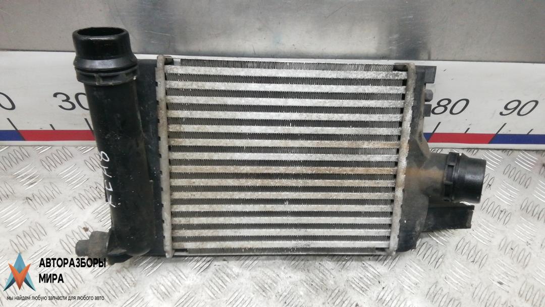 радиатор интеркулера Dacia Sandero 2 поколение 2015, 0.9 л., бензин, МКПП, хетчбэк 5 дв. - фото №1